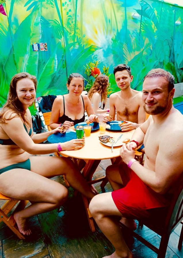 Rainbow Hostel Lima Zewnętrze zdjęcie