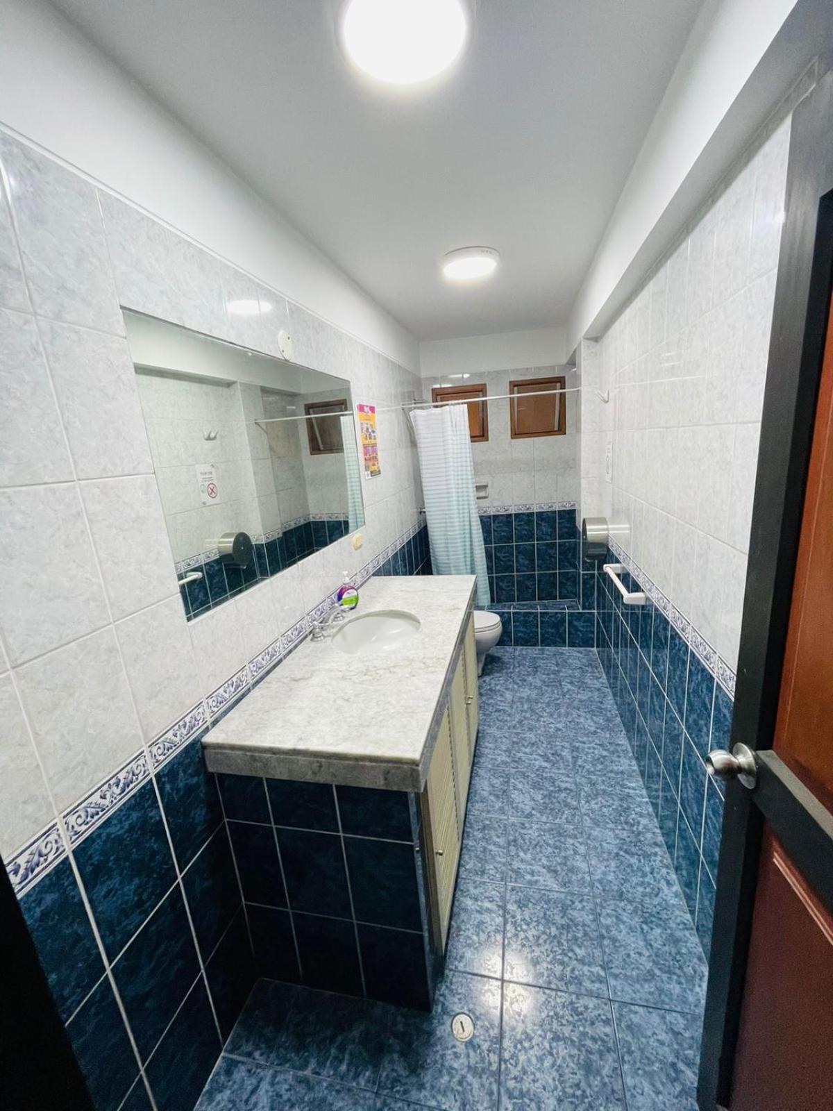 Rainbow Hostel Lima Zewnętrze zdjęcie